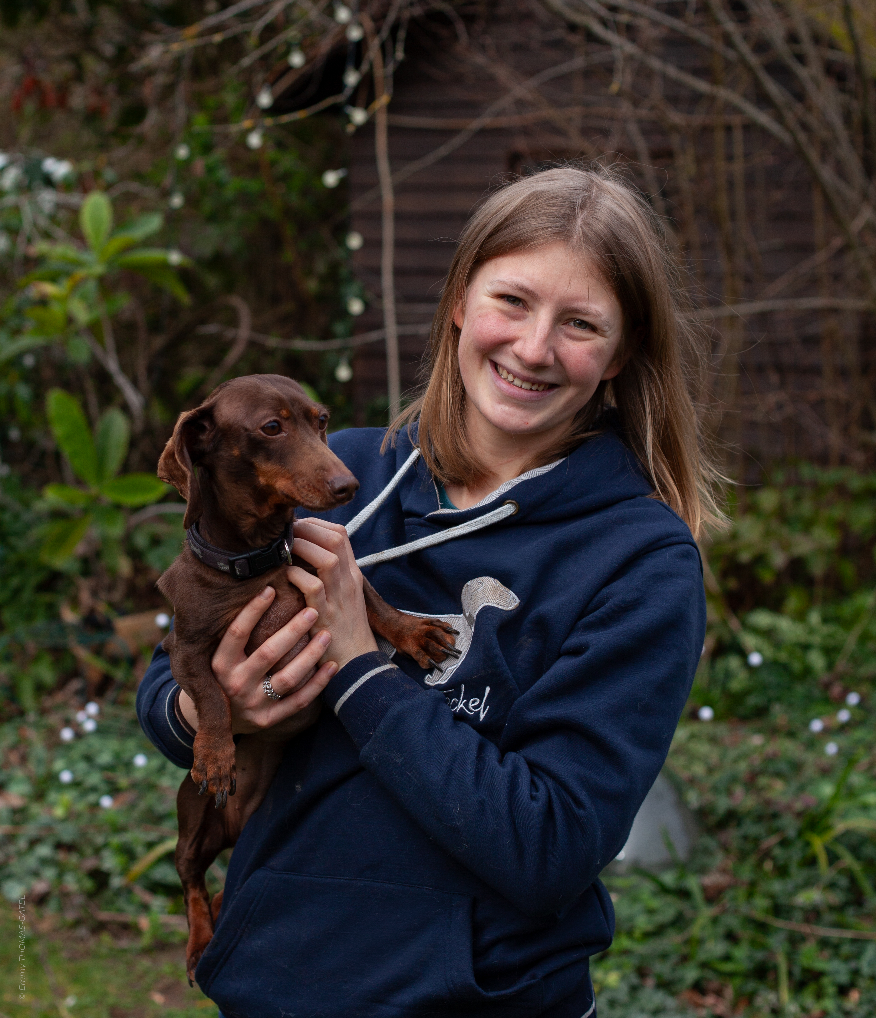 Douce, éducatrice comportementaliste canine avec Réglisse